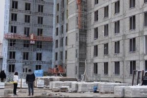 Dış cephe asans&ouml;r&uuml; koptu; 2 iş&ccedil;i &ouml;ld&uuml;