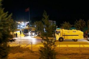 Darbeci emir astsubayı 'polisle &ccedil;atışın' emri vermiş