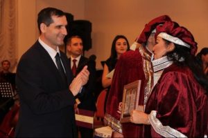 Azerbaycan'da T&uuml;rkan Şoray'a 'Avrasya Efsanesi' &ouml;d&uuml;l&uuml; verildi