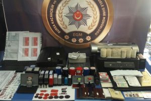 Bursa sahte ehliyet ve pasaport basan Suriyeliler yakalandı