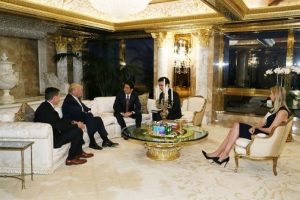 Trump Japonya Başbakanı Abe ile Trump Tower'da g&ouml;r&uuml;şt&uuml;