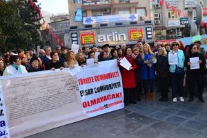 CHP'liler &ouml;nergeyi yırtarak tepki g&ouml;sterdi