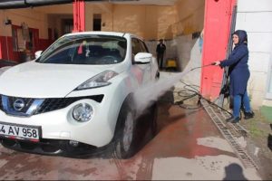 Ara&ccedil; temizliğine kadın eli değdi