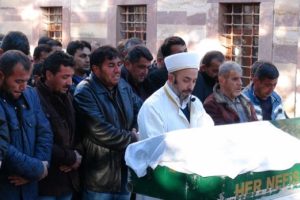 İntihar eden liseli Mihriban'ın babası okul y&ouml;netimini su&ccedil;ladı