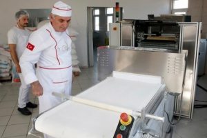 Trabzon'dan 17 &uuml;lkeye yufka makinesi