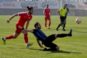 Karacabey Birlikspor evinde farklı mağlup oldu