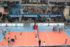Bursa B&uuml;y&uuml;kşehir Belediyespor yenilgiyle tanıştı
