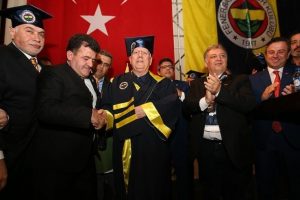 Aziz Yıldırım yeni &uuml;yelerle buluştu