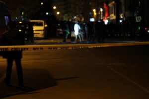 Eylem hazırlığındaki ter&ouml;ristlerden biri &ouml;ld&uuml;r&uuml;ld&uuml;, diğeri yakalandı