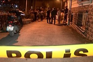 İstanbul'un g&ouml;beğinde silahlı kavga: 1 &ouml;l&uuml;, 2 yaralı