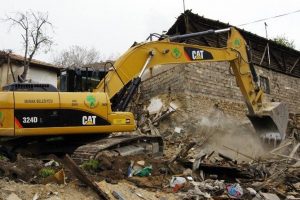 Mamak'ta 280 metruk bina yıkıldı