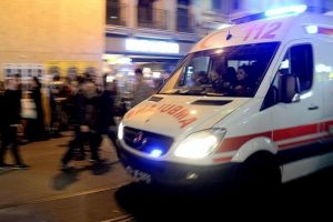 14 yaşındaki &ccedil;ocuğun kullandığı kamyonet devrildi: 3 yaralı