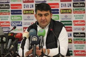&Uuml;mit &Ouml;zat: "Alınan &uuml;&ccedil; puan bize ila&ccedil; gibi geldi"