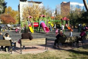 G&uuml;neşli havayı g&ouml;ren parklara koştu