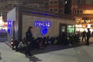 İstanbul'da hareketli dakikalar! 40 g&ouml;zaltı