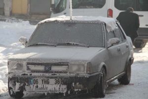 Ardahan'da b&uuml;t&uuml;n hayat buz tuttu