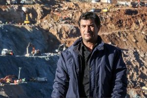 Toprak altında kalmaktan son anda kurtuldu
