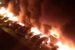 Paris'te tam 26 ara&ccedil; birden kundaklandı