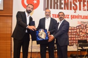 Bursalı sağlık &ccedil;alışanları 15 Temmuz şehitlerini andı
