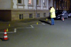 Almanya'da vahşet: Boğazına bağladığı iple s&uuml;r&uuml;kledi