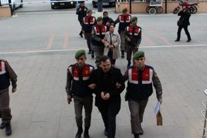 FET&Ouml; &uuml;yesi akademisyen &ccedil;ift sınırı ge&ccedil;emeden yakalandı