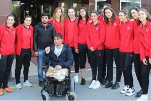 A Milli Kadın Basketbol Takımı'ndan gazilere ziyaret