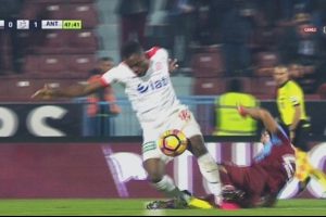 Trabzonspor'u &ccedil;ıldırtan penaltı kararı