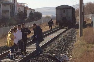 Ankara'da trenin altında kalan yaşlı adam hayatını kaybetti