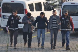 Bursa'da ayakkabı y&uuml;kl&uuml; kamyonda 600 bin liralık ka&ccedil;ak sigara