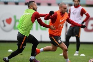 Galatasaray, Bursaspor ma&ccedil;ı hazırlıklarını s&uuml;rd&uuml;rd&uuml;
