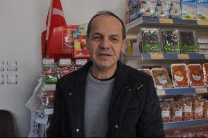 Bursa'da 45 saniyede marketi soyup soğana &ccedil;evirdiler!