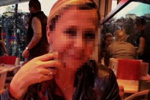 &Ouml;ld&uuml; diye bildiği annesinin yaşadığını 28 yıl sonra &ouml;ğrendi