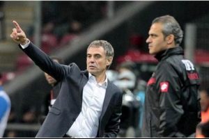 Ersun Yanal zor g&uuml;nler ge&ccedil;iriyor