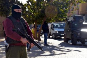PKK'nın korsan g&ouml;steri yaptığı mahallelerde operasyon