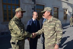 Orgeneral Akar'dan sınır hattında inceleme