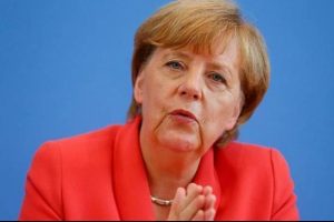 Merkel: "T&uuml;rkiye ile g&ouml;r&uuml;şmelerin kesilmesini istemiyoruz"