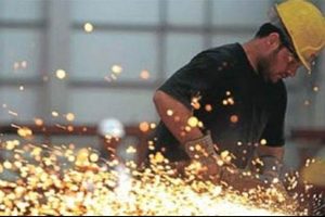 Metal iş&ccedil;ileri sokağa &ccedil;ıkıyor