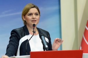 CHP S&ouml;zc&uuml;s&uuml; B&ouml;ke: "D&uuml;zenleme şehitlerin bir grubuna yapılamaz"