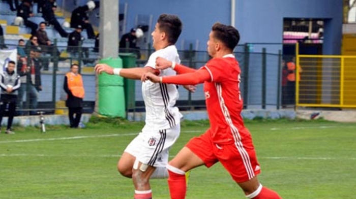 Beşiktaş'a 55 metreden attı!