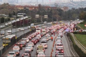 15 Temmuz Şehitler K&ouml;pr&uuml;s&uuml;'nde taksi takla attı