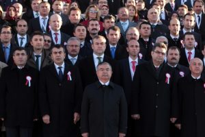 Bakan ve &ouml;ğretmenlerden Anıtkabir'e ziyaret