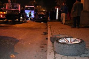 Lastik değiştirirken halk otob&uuml;s&uuml; &ccedil;arptı