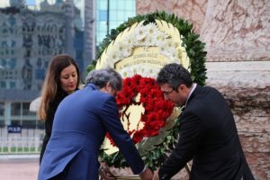 &Ouml;ğretmenler G&uuml;n&uuml; Taksim Meydanı'nda kutlandı