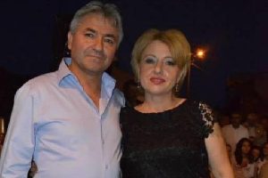 Telefonunu a&ccedil;mayan eşini kalbinden bı&ccedil;aklayarak &ouml;ld&uuml;rd&uuml;