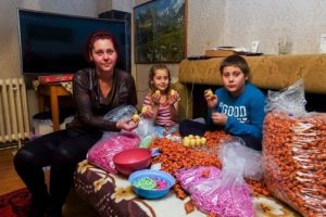 Kinder S&uuml;rpriz Yumurta'da &ccedil;ocuk iş&ccedil;i şoku!