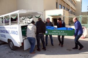 Okul m&uuml;d&uuml;r&uuml; &Ouml;ğretmenler G&uuml;n&uuml;'nde kalbine yenik d&uuml;şt&uuml;