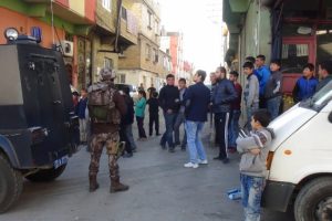 Gaziantep'te 300 polisle ter&ouml;r operasyonu