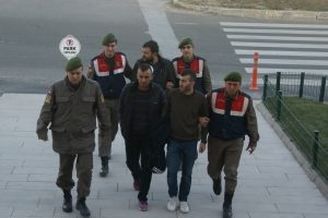Boz&uuml;y&uuml;k'te kamyon lastiği &ccedil;alan 3 kişi yakalandı