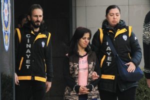 Bursa'da eşini bı&ccedil;aklayan kadın tutuklandı