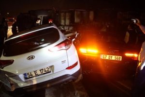 TEM Otoyolu'nda TIR dehşeti: 5 yaralı
